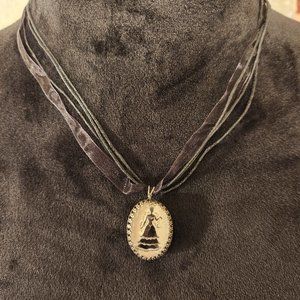 Black and Cream Necklace 18-20 inches